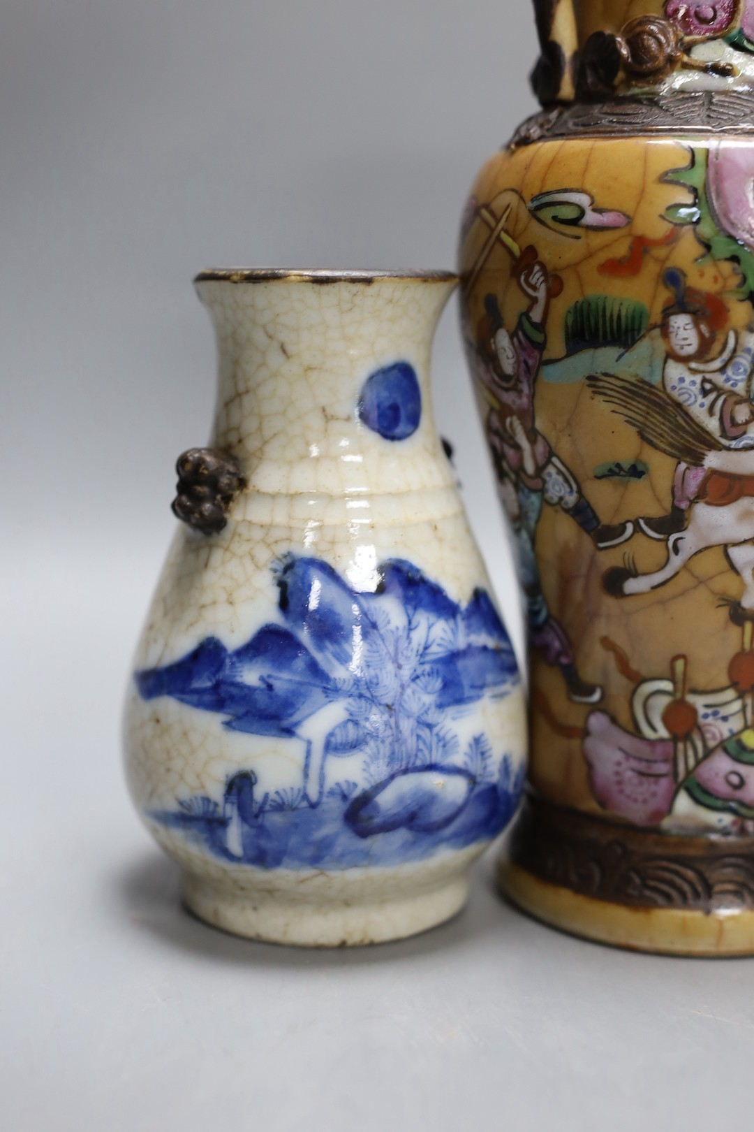 Two Chinese crackleglaze vases, late 19th/early 20th century, tallest 20.5 cm, and a blue and white dragon bowl